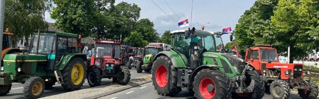 "Sad nema nazad...": Poljoprivrednici blokirali put Kraljevo - Vrnjačka Banja