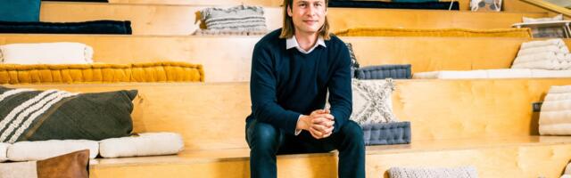 Fintech Plaid completes new funding round but finds valuation cut in half