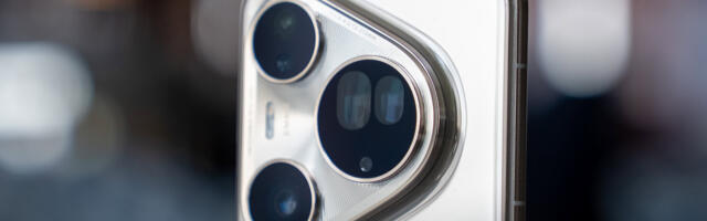 This phone has an industry-first switchable dual telephoto camera