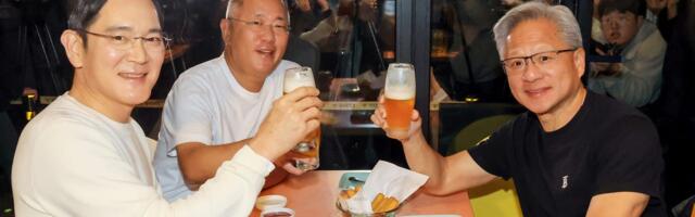 A detail in this photo of Jensen Huang having fried chicken with the heads of Samsung and Hyundai shows the extent of his tech celebrity