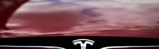Feds Launch Investigation Into Faulty Tesla Doors