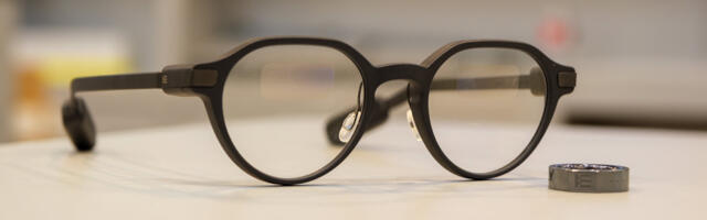 These smart glasses now let you read ebooks and play chess at the eye-level