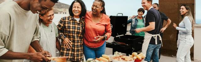 10 small hosting tricks to make Memorial Day cookouts feel effortless, according to private chefs