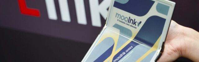 The First Folding E-Ink Tablet Turns an E-Reader Into a High-End Paperback