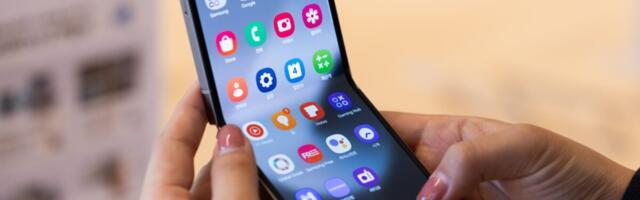 Future iPhone Might Straight-Up Copy Samsung’s Z Flip