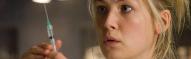 Rosamund Pike Thinks the ‘Doom’ Movie Is So Bad It Nearly Killed Her Career