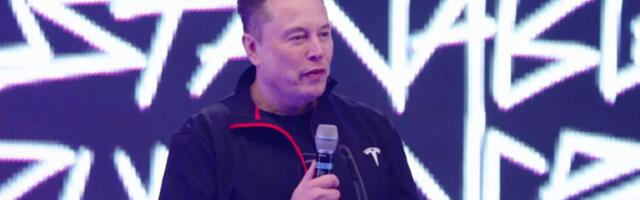 Elon Musk says Tesla owners can ‘text and drive’ very soon