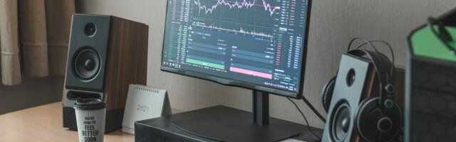 S&P 500 down 0.5% amid tech pressure