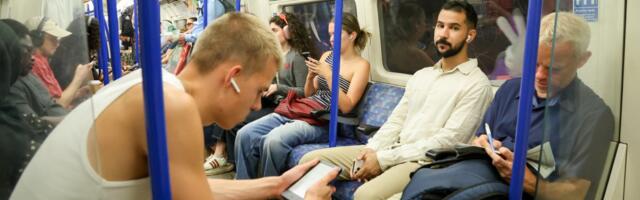 London targets noisy commuters with headphone campaign