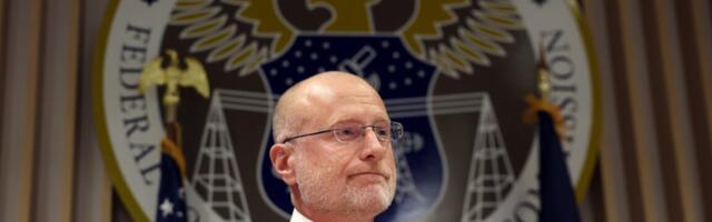 FCC asks stations for "pro-America" programming, like daily Pledge of Allegiance