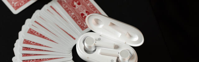 Poker cheats are using modified smartphone cameras as the ace up their sleeve