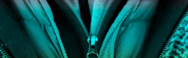 How to Layer Your Clothes to Stay Warm in Any Season (2026)