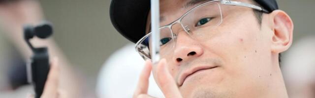 Apple CEO Tim Cook tours China as iPhone air sales begin
