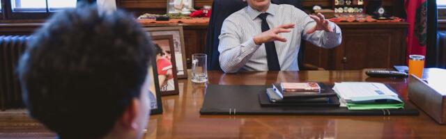 Canadian premier wants to ban social media and AI chatbots for kids in Manitoba