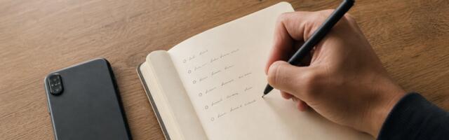 If you still write things down on paper instead of your phone, psychology says you display these 8 unique traits