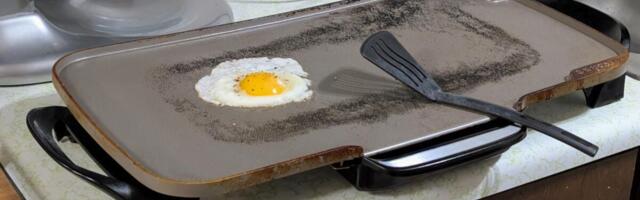 This Unscratchable Ceramic Griddle Blew Me Away and It's $30 (Normally $50) for Black Friday