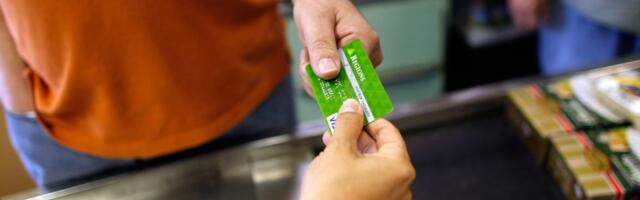 5 ways to avoid relying on credit for everyday purchases