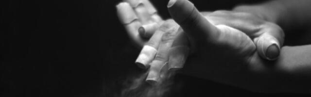 Study: Hand clapping is akin to a Helmholtz resonator