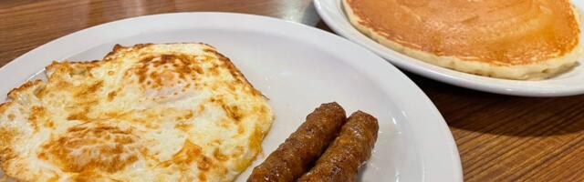 I ordered the cheapest breakfast combo at Denny's and IHOP. The food was similar, but the prices were not.