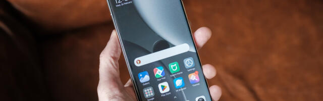 Phone makers are ditching Gorilla Glass, but what gives?