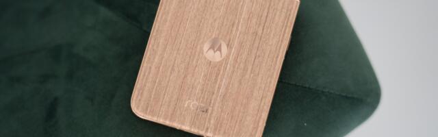 Motorola’s new Razr Ultra brings the wood back panel back