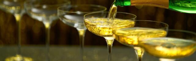 A sommelier recommends 5 of the best sparkling wines under $30 that taste more expensive than they are