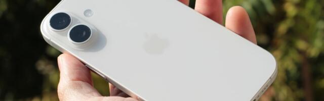 Apple iPhone 17 review: Stuck in the middle with you