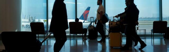 The government shutdown could make Thanksgiving air travel extra chaotic. Here are 4 prep tips from travel pros.