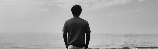 Nobody talks about why so many men quietly end up with no close friends, and  it isn’t that they stopped caring, it’s often that the friendships were built around shared activities, and once the team, the job, or the season ended, nobody knew how to just call
