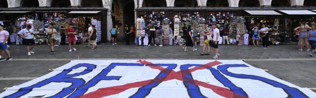 Photos show Venice locals protesting Jeff Bezos and Lauren Sánchez's wedding: 'No space for Bezos'