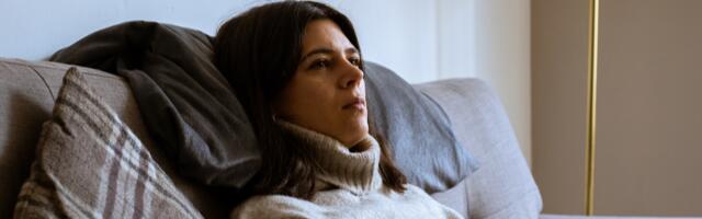 Psychology says the most dangerous form of loneliness isn’t being alone. It’s being surrounded by people while performing a version of yourself that none of them would recognize if they saw you at home on a Sunday afternoon.