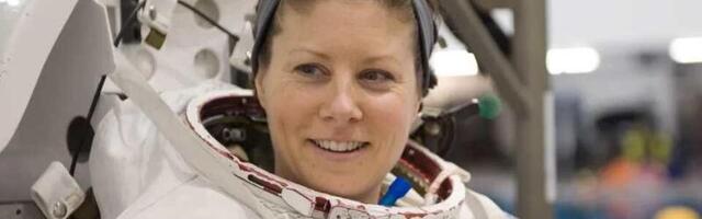 NASA astronaut Tracy Dyson returns to Earth on Russian Soyuz M-25 spacecraft