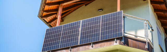 Thrifty Homeowners Are Avoiding Rooftop Solar Panels & Investing In Cheap Plug-And-Play Options