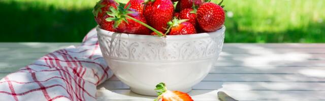 6 Foods Science Shows Are More Hydrating Than Water