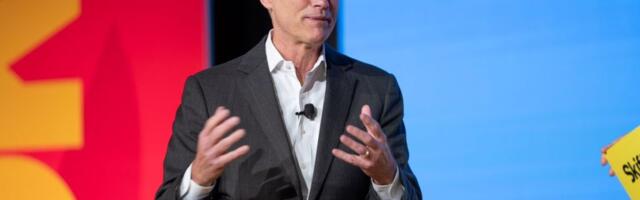 American Airlines Flight Attendants Issue No-Confidence Vote in CEO Robert Isom