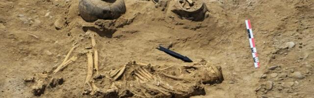 Archaeologists Unearth 6-Foot-Tall Bronze Age Warrior Clutching a Spear