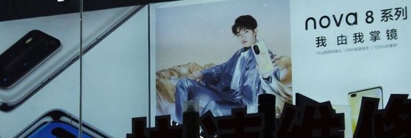 Huawei’s struggles hurt overall smartphone shipments in China, but rivals like Apple found new opportunities