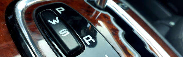 What Does W Mean On An Automatic Gear Shift Selector?