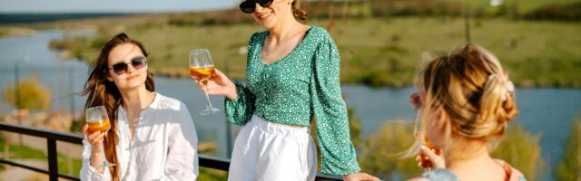 I was painfully awkward until I learned these 10 simple conversation techniques