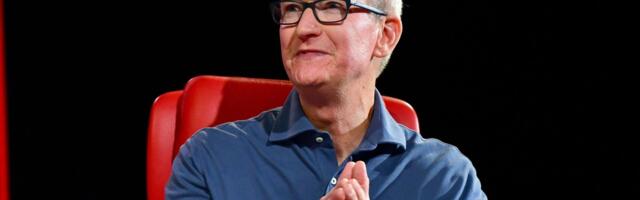 Apple CEO Tim Cook Calls AI ‘Bigger Than the Internet’ in Rare All-Hands Meeting