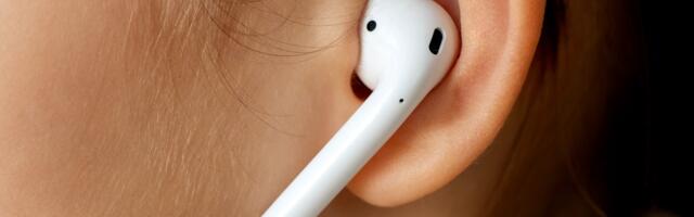 How to Use Your Smartphone to Cope With Hearing Loss (2024): Tips for iPhone, Android