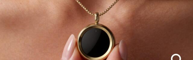 The 90’s necklace doesn’t shove AI into your face. It just tracks UV to take care of your skin