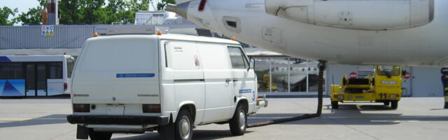 What Is An Air Start Unit & Why Do Fighter Jet Engines Need Them?