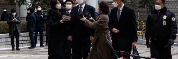 Samsung vice chairman Jay Y. Lee sent back to prison in bribery case