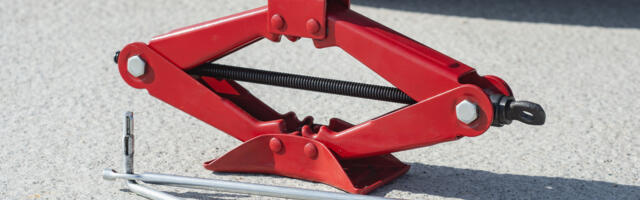 Can You Use A Car Jack To Lift A Lawn Mower?