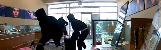 ‘They pretty much emptied the entire store’ — California jewelry store hit by smash-and-grab robbers