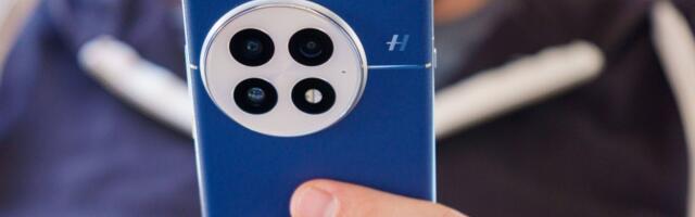 OnePlus 13 gets 50MP photo editing and bypass charging support with the latest OxygenOS update