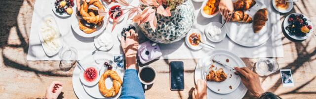 2 charts show how the highest and lowest earners spend their money