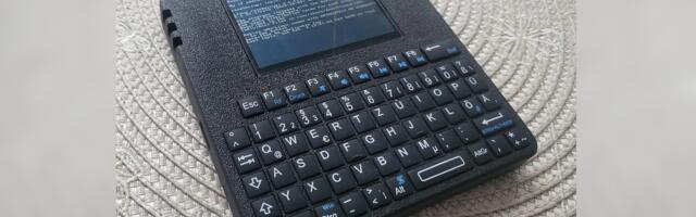 This Raspberry Pi slim cyberdeck uses two Raspberry Pis
