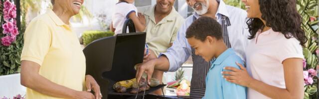 9 weekend rituals from the 60s and 70s that created a sense of togetherness screens have replaced